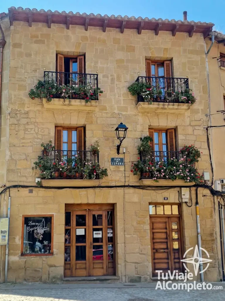 foto de vivienda en la plaza España de Briones