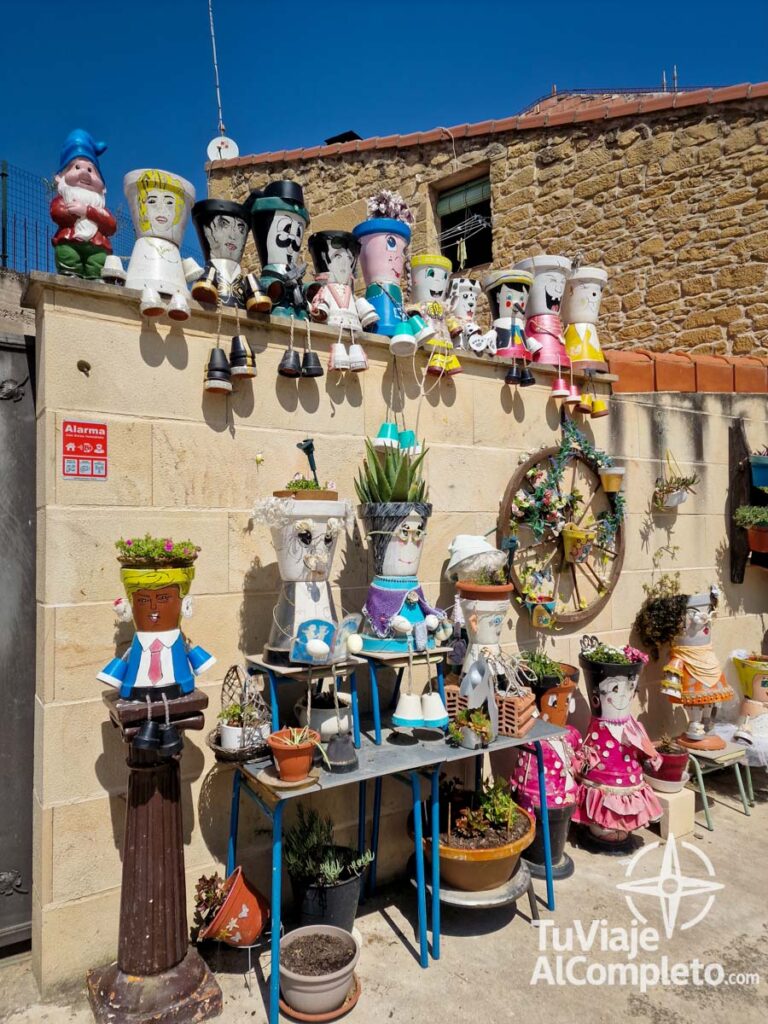 exposición en Sajazarra de arte con artículos reciclados