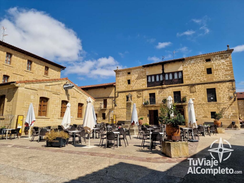 plaza del ayuntamiento de sajazarra
