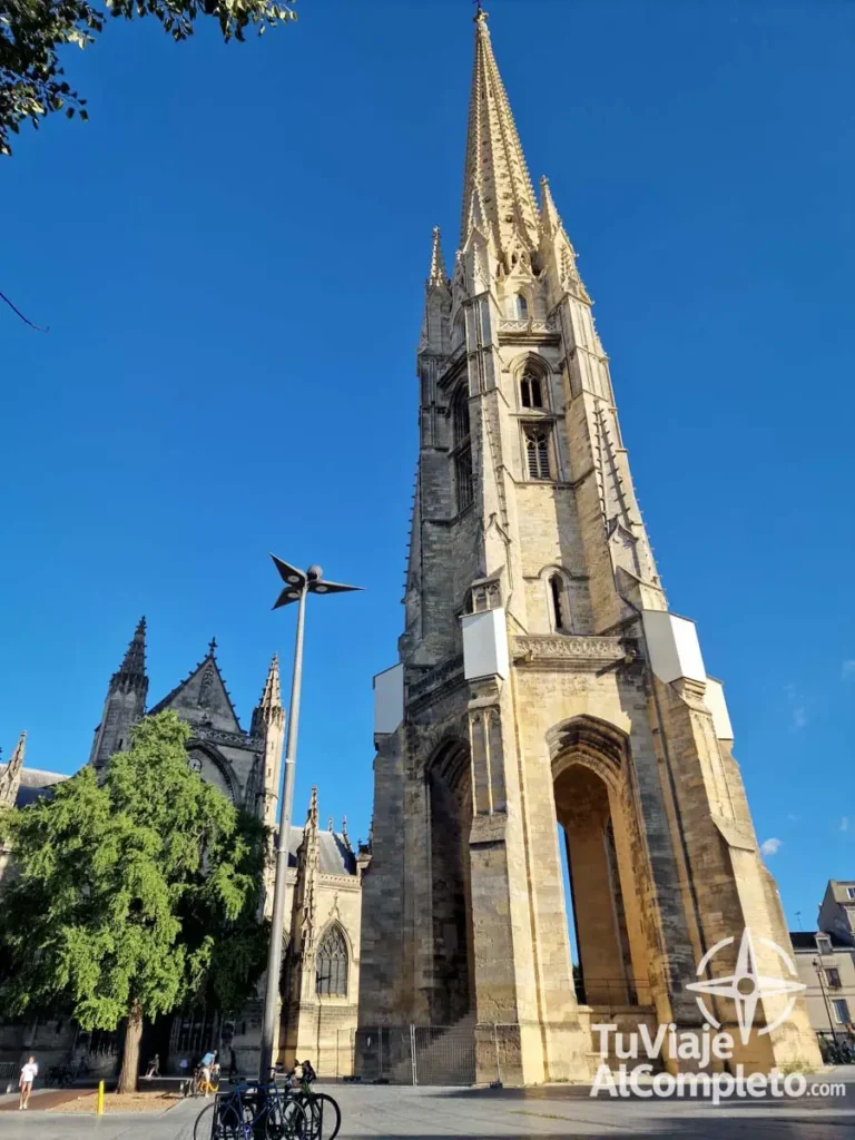Campanario de la Basílica de San Miguel en Burdeos