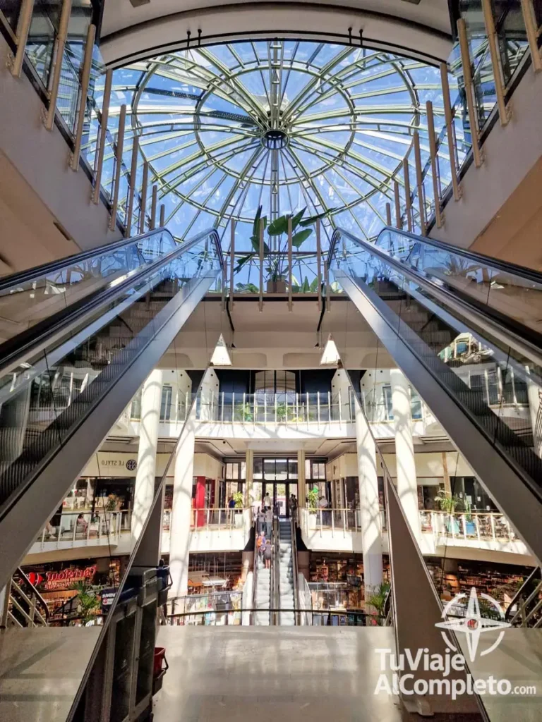 interior del centro comercial des Grands Hommes en Burdeos