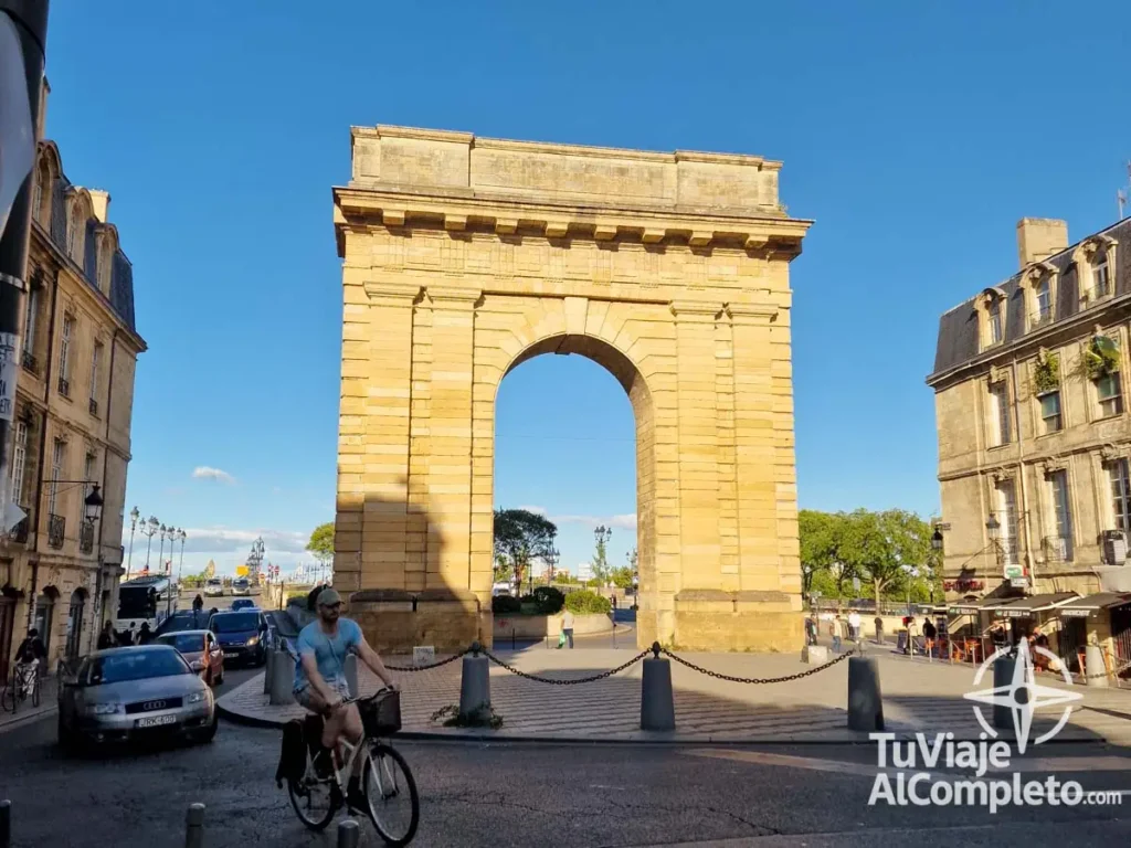 Puerta de Borgoña en Burdeos. Una de las cosas que ver en la Burdeos